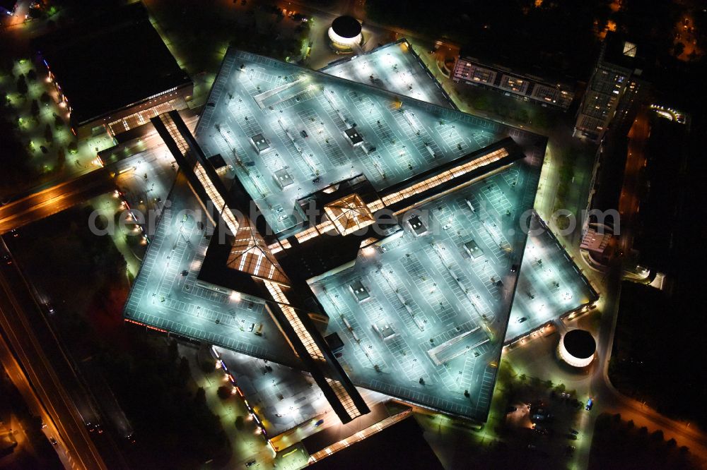 Aerial photograph at night Potsdam - Night lighting building of the shopping center Stern-Center in the district Drewitz in Potsdam in the state Brandenburg, Germany