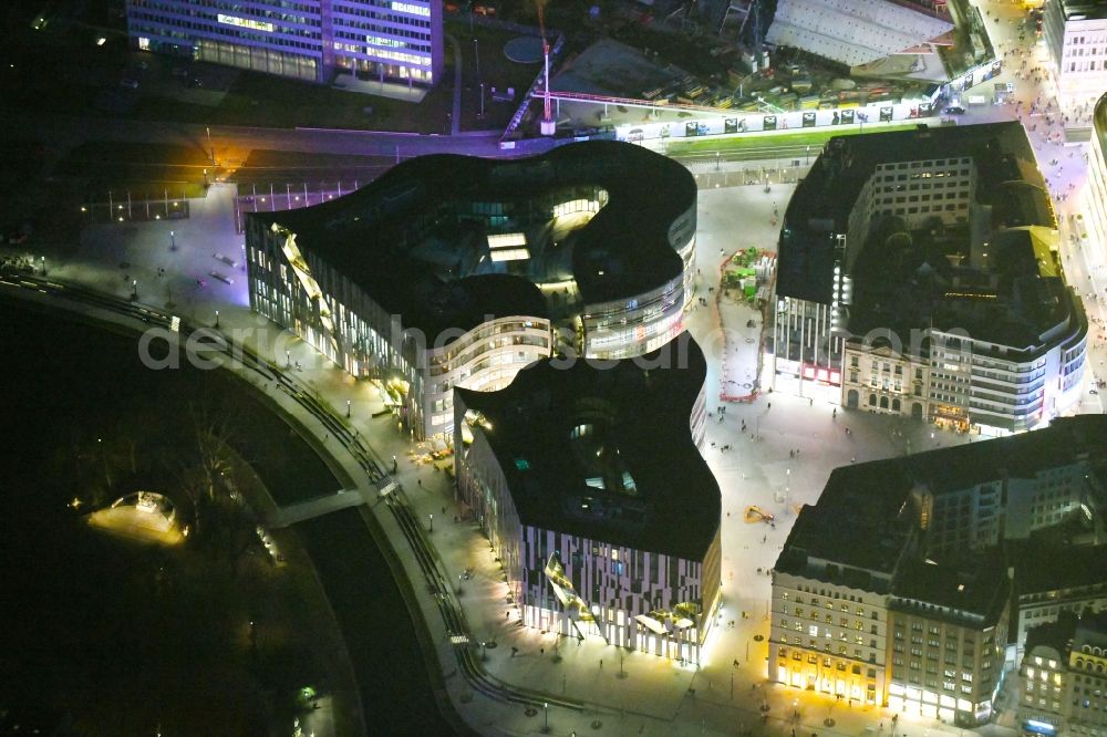 Aerial photograph at night Düsseldorf - Night lighting construction of retail and office property Koe-Bogen in Dusseldorf in North Rhine-Westphalia