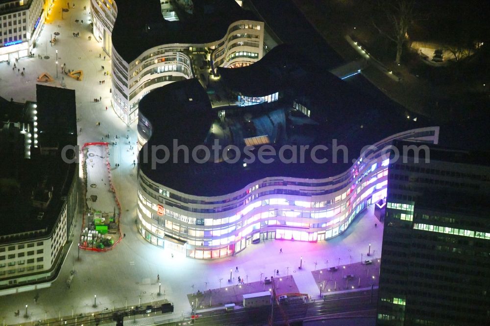 Aerial image at night Düsseldorf - Night lighting construction of retail and office property Koe-Bogen in Dusseldorf in North Rhine-Westphalia