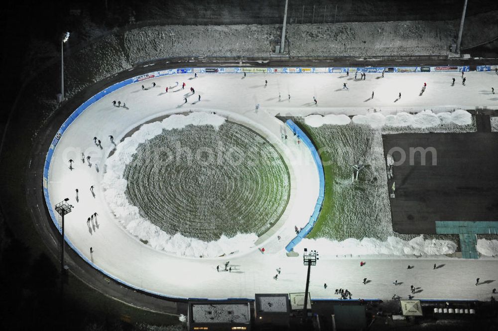 Aerial photograph at night Dresden - Nachtaufnahme der Eislaufbahn in der Magdeburger Straße in Dresden-Friedrichsstadt. Die Bahn wird vom Eislauf-Verein Dresden e. V. betrieben. Night shot of the skating rink in the Magdeburger Strasse in Dresden-Friedrichstadt.