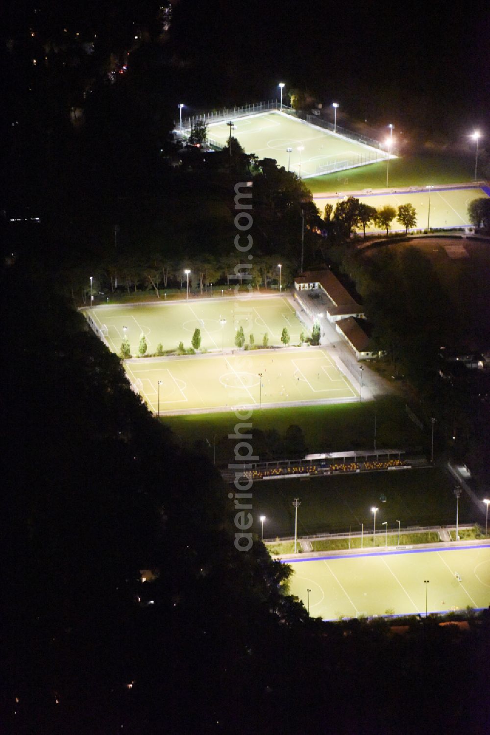 Berlin at night from the bird perspective: Night lighting Ensemble of sports grounds Ernst-Reuter-Sportfeld Onkel-Tom-Strasse in the district Zehlendorf in Berlin, Germany