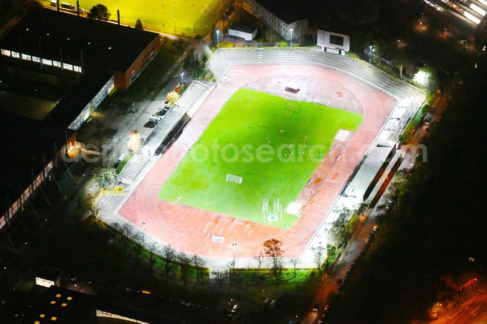 Potsdam at night from above - Night view ensemble of sports grounds Luftschiffhafen Potsdam Olympischer Weg in the district Westliche Vorstadt in Potsdam in the state Brandenburg