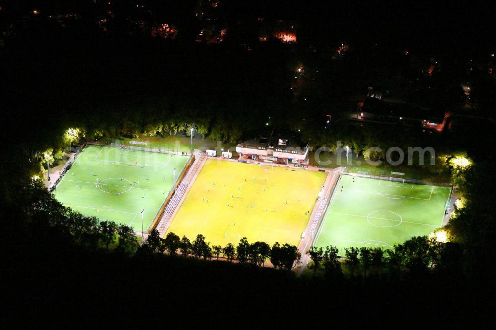 Aerial photograph at night Berlin - Night lights and lighting ensemble of the Werner-Seelenbinder-Sportpark sports grounds of SV Tasmania Berlin eV on Oderstrasse in the Neukoelln district of Berlin