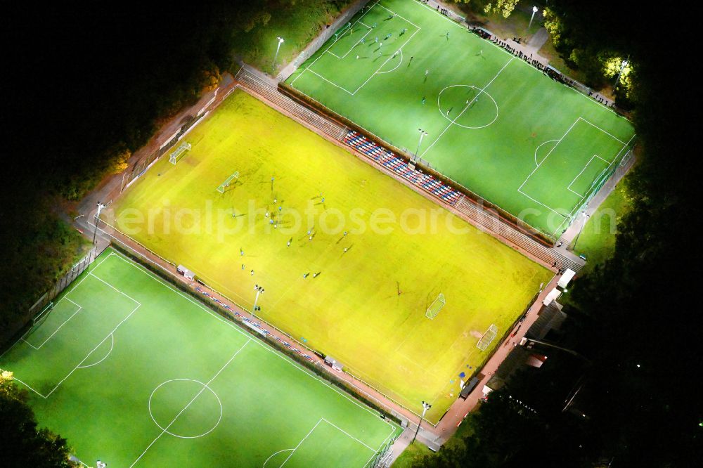 Berlin at night from the bird perspective: Night lights and lighting ensemble of the Werner-Seelenbinder-Sportpark sports grounds of SV Tasmania Berlin eV on Oderstrasse in the Neukoelln district of Berlin