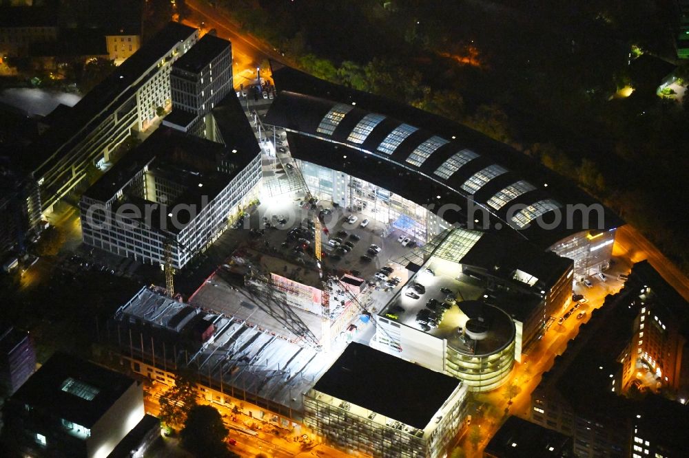 Aerial photograph at night Berlin - Night lighting Extension - new building - construction site on the trading grounds of Daimler AG on Gutenbergstrasse in Berlin, Germany