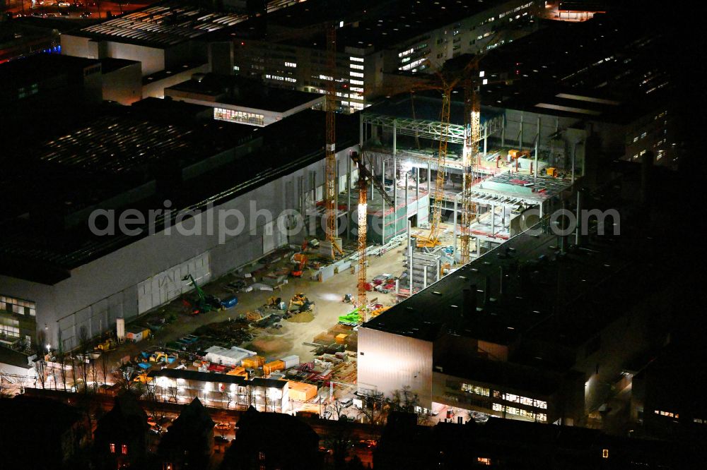 Aerial photograph at night München - Night lighting extension - new building - construction site on the factory premises of BMW AG on street Lerchenauer Strasse in the district Milbertshofen in Munich in the state Bavaria, Germany