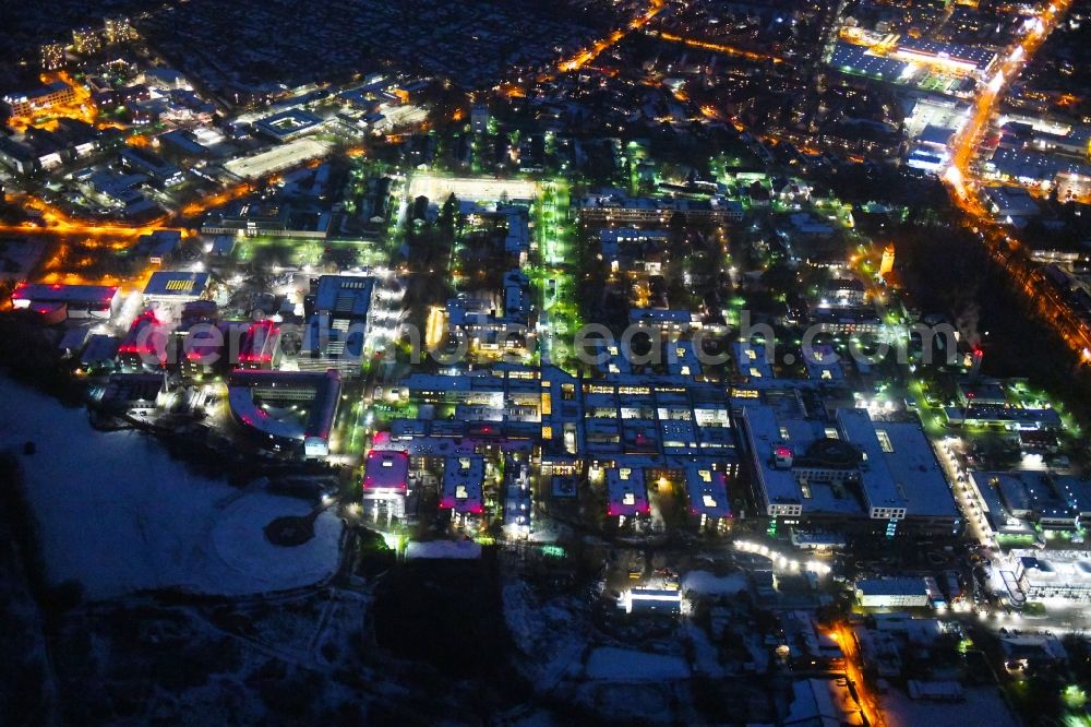 Lübeck at night from above - Night lighting construction site for a new extension to the hospital grounds UKSH Universitaetsklinikum Schleswig-Holstein in the district St. Juergen in Luebeck in the state Schleswig-Holstein, Germany