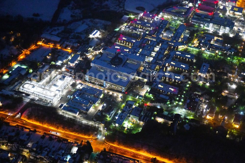 Lübeck at night from above - Night lighting construction site for a new extension to the hospital grounds UKSH Universitaetsklinikum Schleswig-Holstein in the district St. Juergen in Luebeck in the state Schleswig-Holstein, Germany