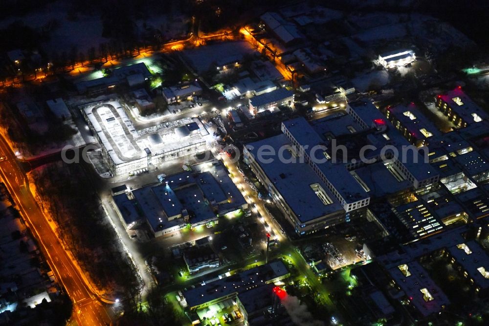 Aerial photograph at night Lübeck - Night lighting construction site for a new extension to the hospital grounds UKSH Universitaetsklinikum Schleswig-Holstein in the district St. Juergen in Luebeck in the state Schleswig-Holstein, Germany