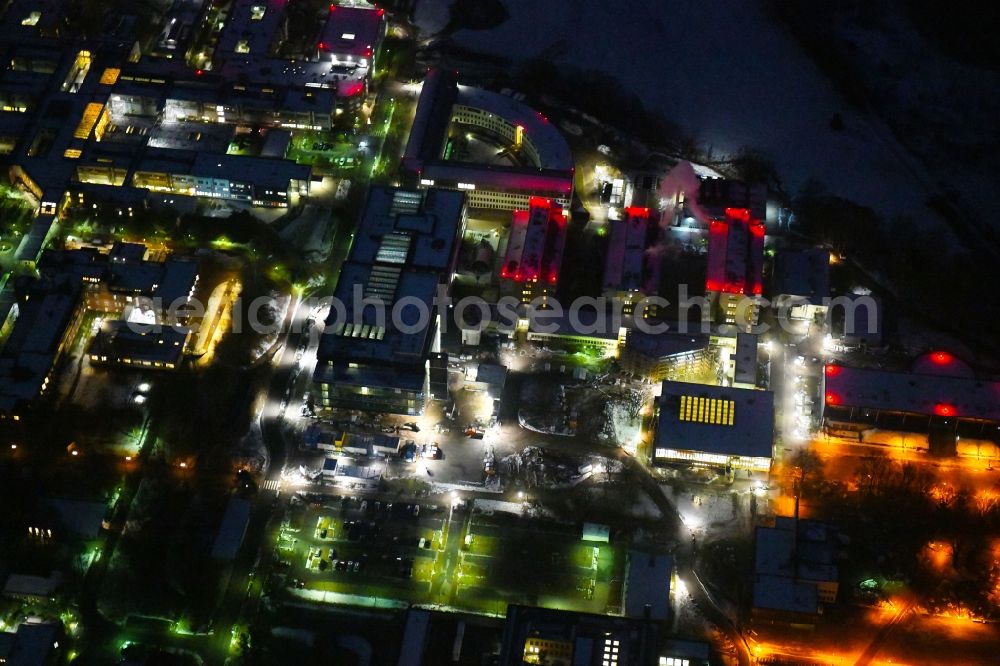 Aerial photograph at night Lübeck - Night lighting construction site for a new extension to the hospital grounds UKSH Universitaetsklinikum Schleswig-Holstein in the district St. Juergen in Luebeck in the state Schleswig-Holstein, Germany