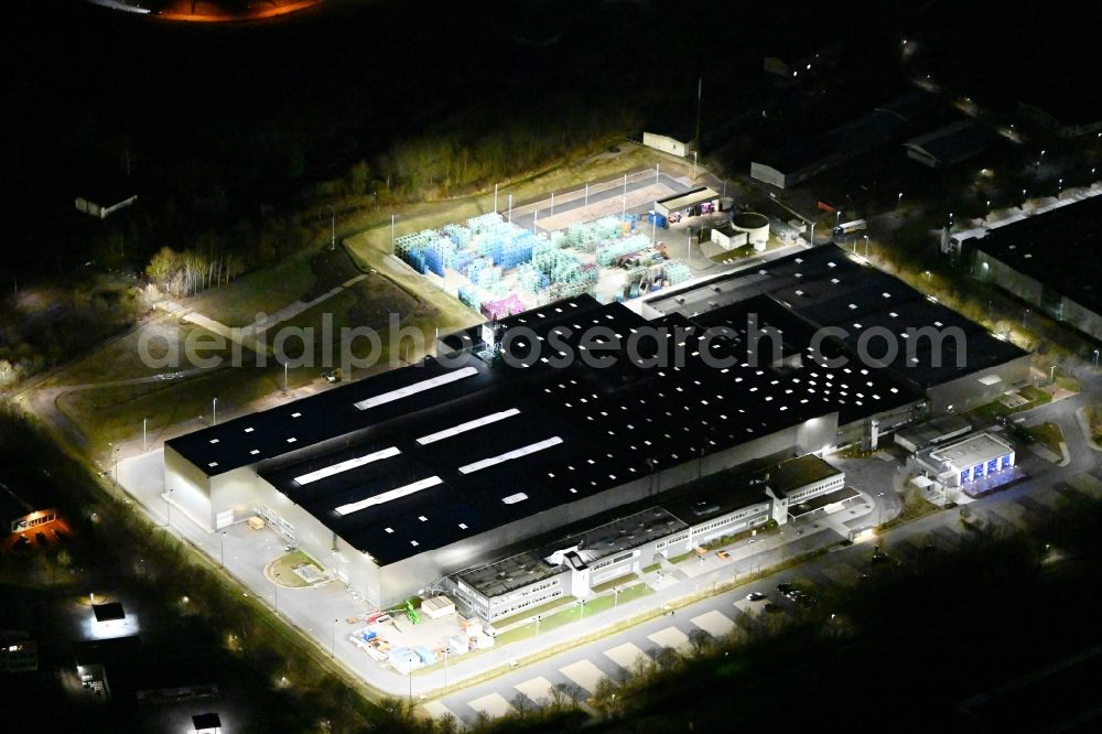 Aerial photograph at night Deubachshof - Night lighting buildings and production halls on the vehicle construction site BMW Fahrzeugtechnik GmbH on street Stedtfelder Strasse in Deubachshof in the state Thuringia, Germany