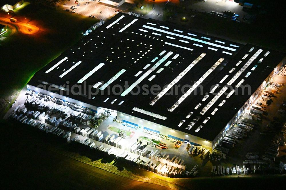 Aerial photograph at night Bad Langensalza - Night lighting buildings and production halls on the vehicle construction site of Borbet Thueringen GmbH Am Fliegerhorst in Bad Langensalza in the state Thuringia, Germany