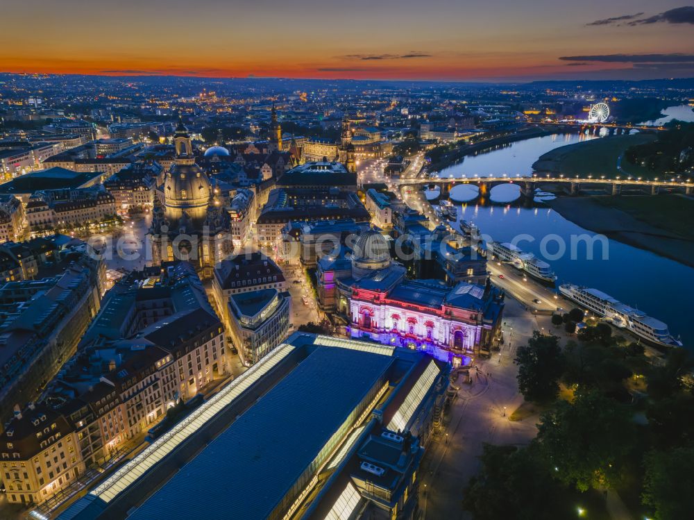 Aerial image at night Dresden - Night lighting facade of the monument Kunsthalle Oktogon in Lipsius-Bau on street Bruehlsche Terrasse in the district Altstadt in Dresden in the state Saxony, Germany