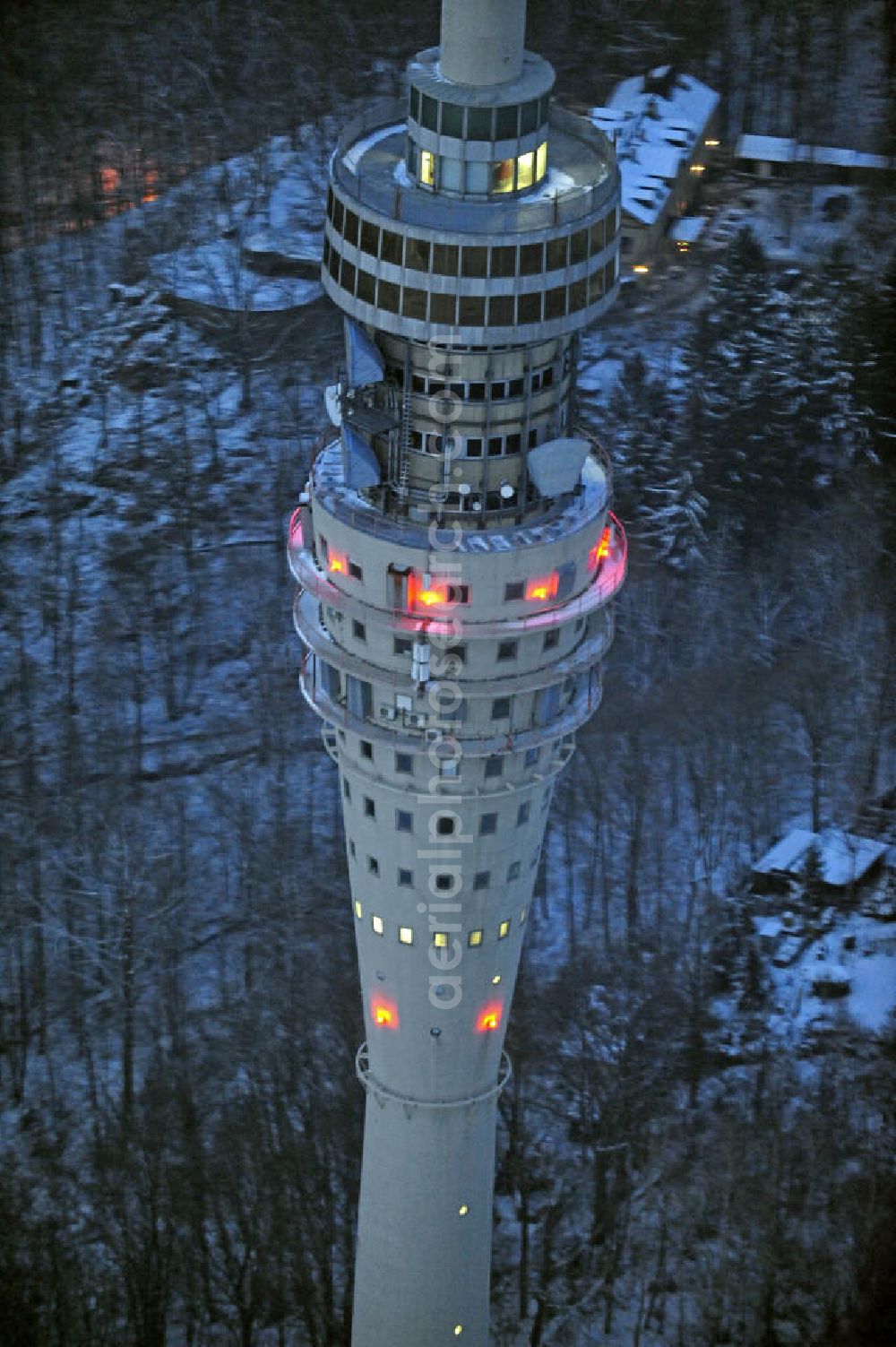 Aerial photograph at night Dresden - Nachtluftbild vom Dresdner Fernsehturm und den winterlich verschneiten Stadtteil Wachwitz mit schneebedeckten Dächern. View of the Dresden TV tower and thewintery area Wachwitz with snow-covered roofs.