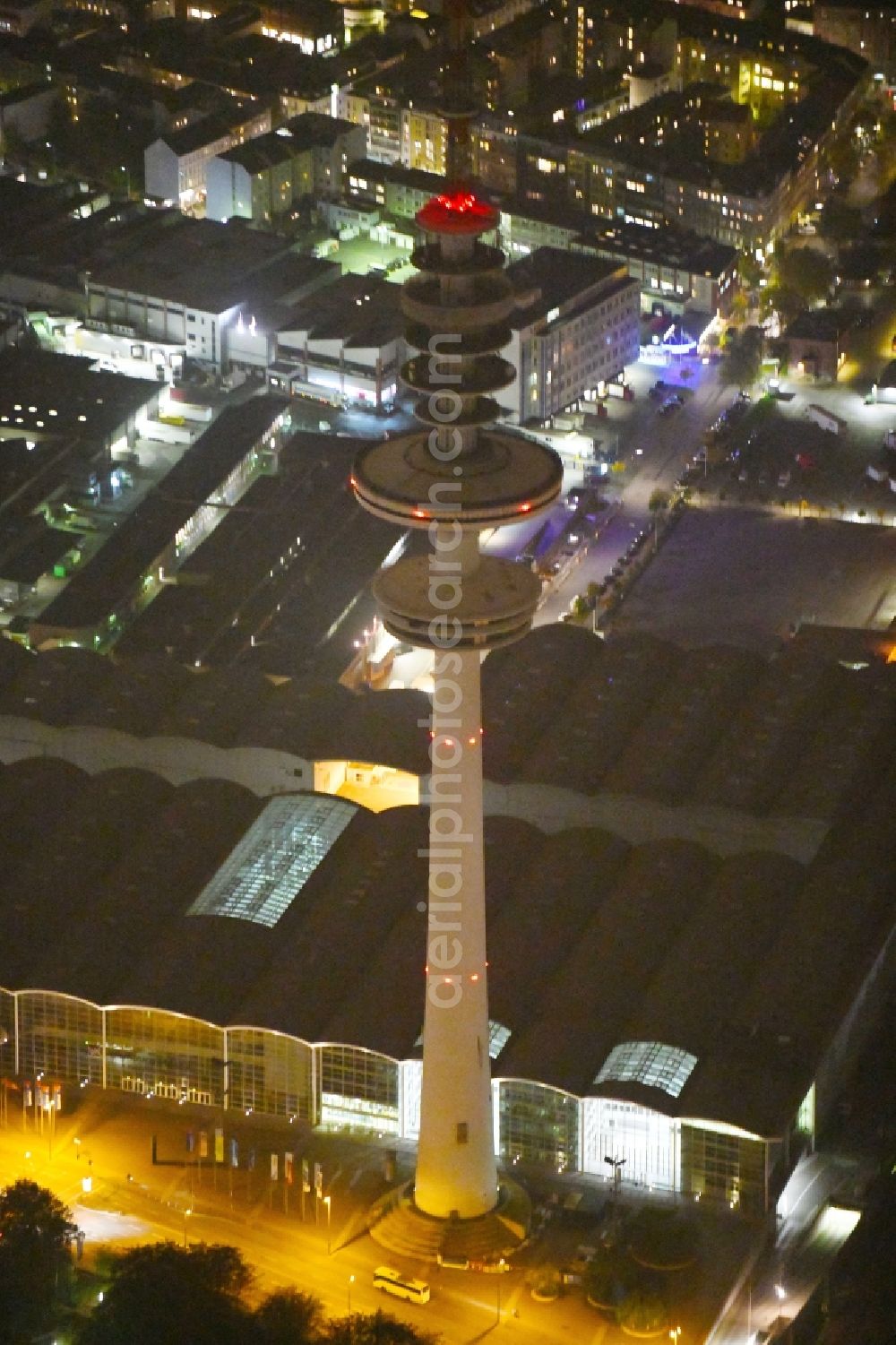 Hamburg at night from the bird perspective: Night lighting View of the Heinrich-Hertz-Turm in Hamburg