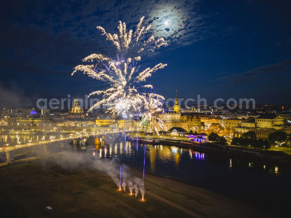 Dresden at night from the bird perspective: Fireworks figures in the night sky above the event grounds of Elbwiesen on street Koenigsufer in the district Altstadt in Dresden in the state Saxony, Germany