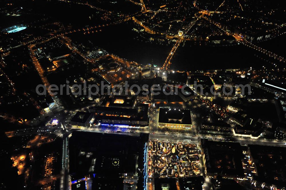 Aerial image at night Dresden - Nachtluftbildflug über dem winterlich, schneebedeckten Dresdener Altstadtzentrum zur Vorweihnachtszeit. Night aerial flight over the winter, snow-capped Dresden's Old Town.