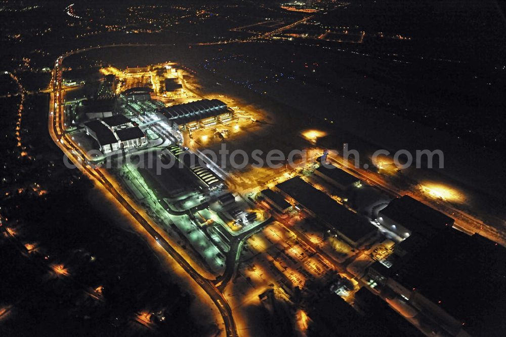 Aerial image at night Dresden - Nachtaufnahme des internationalen Flughafens Dresden (IATA Code DRS). Der Flughafen liegt im äußersten Norden der Stadt Dresden, im Stadtteil Klotzsche. Night view of the international airport Dresden DRS.