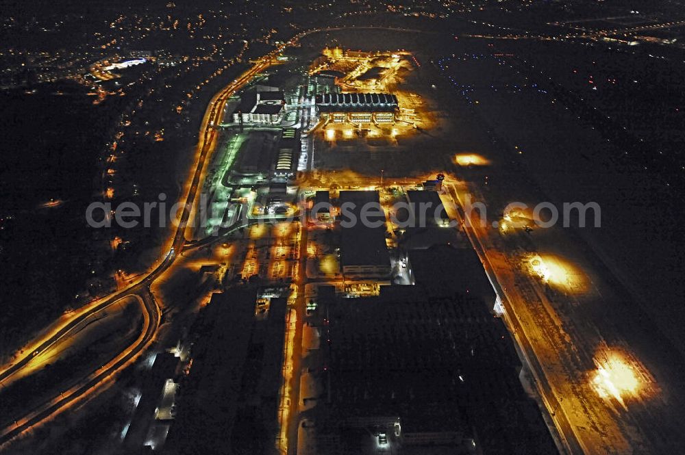 Dresden at night from above - Nachtaufnahme des internationalen Flughafens Dresden (IATA Code DRS). Der Flughafen liegt im äußersten Norden der Stadt Dresden, im Stadtteil Klotzsche. Night view of the international airport Dresden DRS.