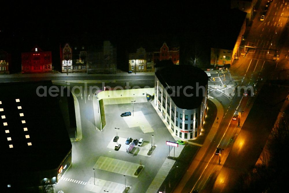 Gotha at night from the bird perspective: Night lighting leisure Centre - Amusement Park clever fit on street Stielerstrasse in Gotha in the state Thuringia, Germany