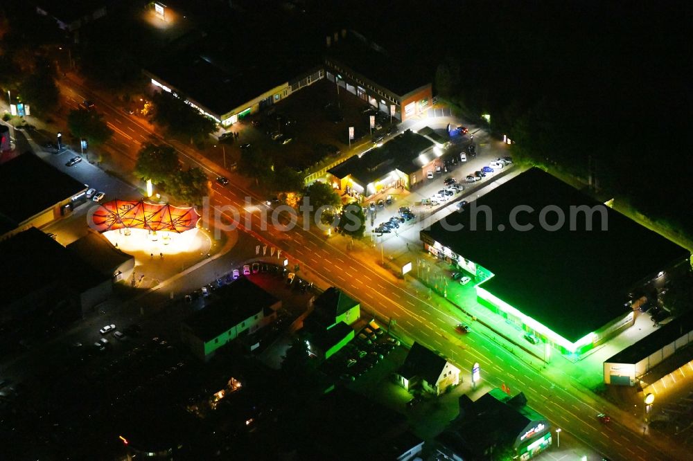 Aerial photograph at night Osnabrück - Night lighting Leisure Centre - Amusement Park Flippothek on Pagenstrecherstrasse in Osnabrueck in the state Lower Saxony, Germany