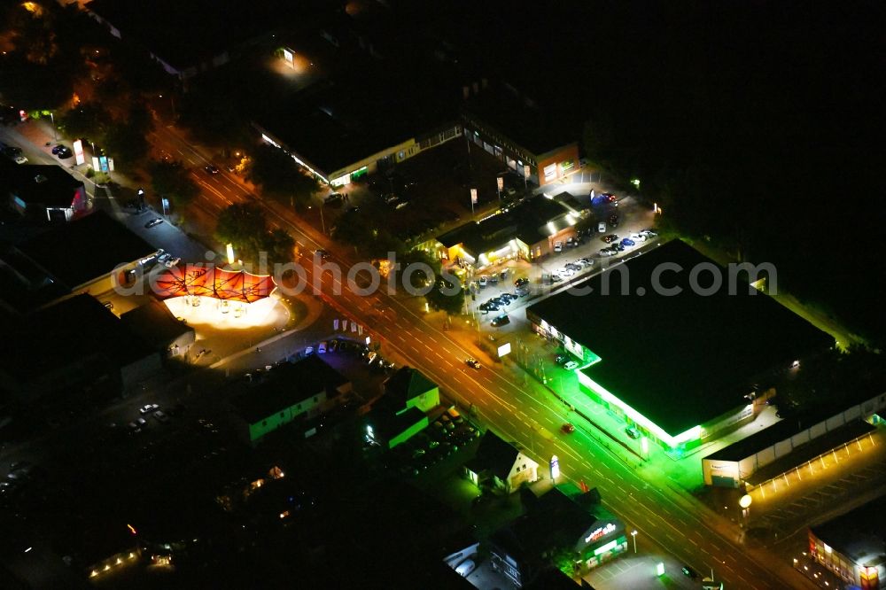 Aerial image at night Osnabrück - Night lighting Leisure Centre - Amusement Park Flippothek on Pagenstrecherstrasse in Osnabrueck in the state Lower Saxony, Germany