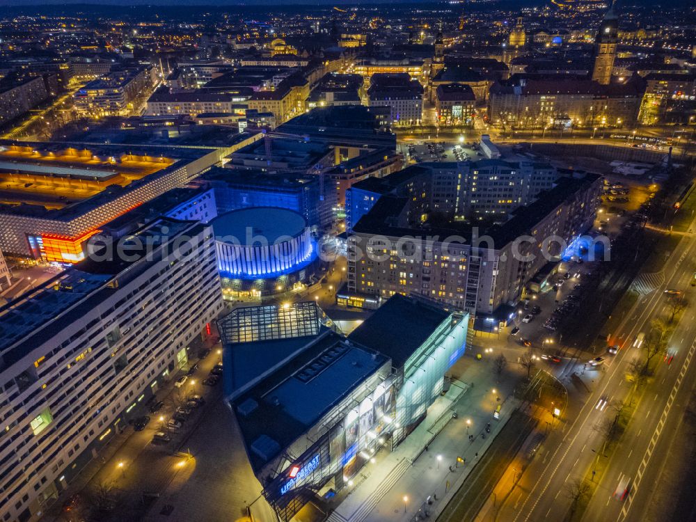 Dresden at night from the bird perspective: Night lighting building of the cinema - Lichtspieltheater UFA Kristallpalast Dresden on St. Petersburger Strasse in Dresden in the state Saxony, Germany