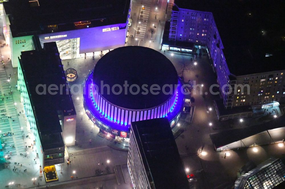 Aerial photograph at night Dresden - Night lighting Night lights and lighting building of the cinema - Rundkino Dresden on Prager Strasse - Ferdinandplatz in the district Altstadt in Dresden in the federal state Saxony, Germany