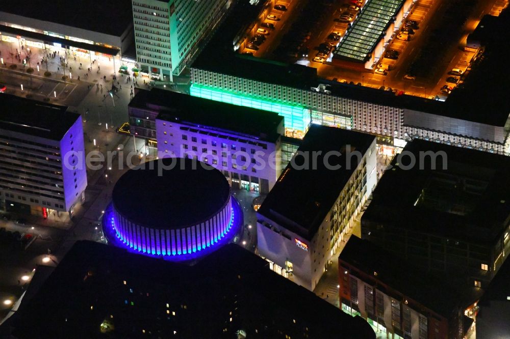 Aerial photograph at night Dresden - Night lighting Night lights and lighting building of the cinema - Rundkino Dresden on Prager Strasse - Ferdinandplatz in the district Altstadt in Dresden in the federal state Saxony, Germany