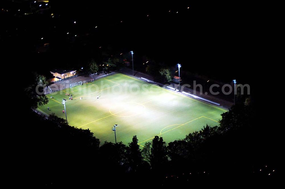 Berlin at night from the bird perspective: Fußballfeld an der Flughafenstraße am Flughafen Berlin - Tempelhof bei Nacht.