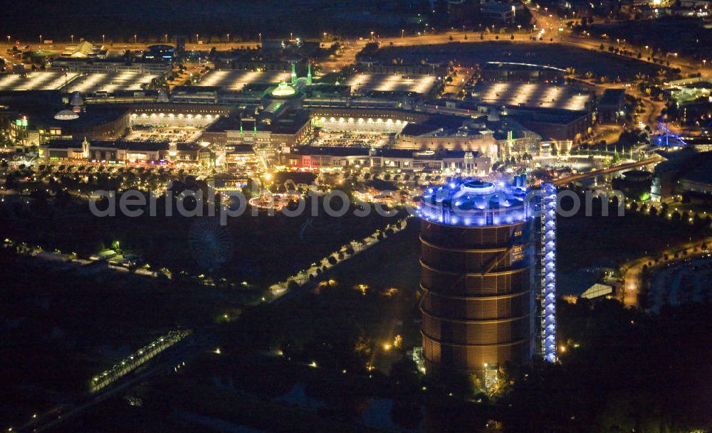 Aerial image at night Oberhausen - Nachtaufnahme: Der Gasometer Oberhausen ist ein Industriedenkmal in der „Neuen Mitte“ Oberhausen / CentrO in Nordrhein-Westfalen. Night shot: The Gasometer Oberhausen is an industrial monument in the new center Oberhausen / Centro in North Rhine-Westphalia.