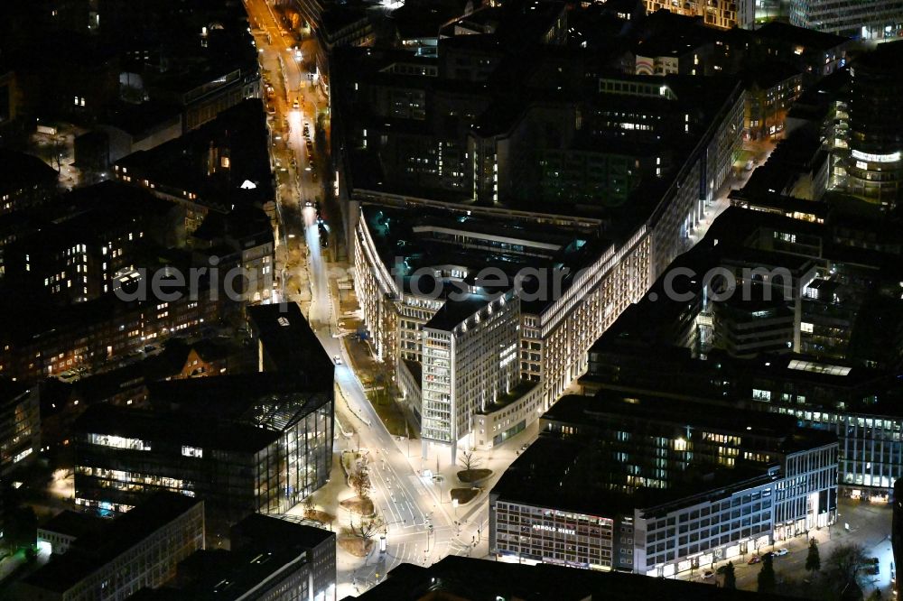 Hamburg at night from the bird perspective: Night lighting office and corporate management high-rise building of Axel Springer SE on Axel-Springer-Platz in the district Neustadt in Hamburg, Germany