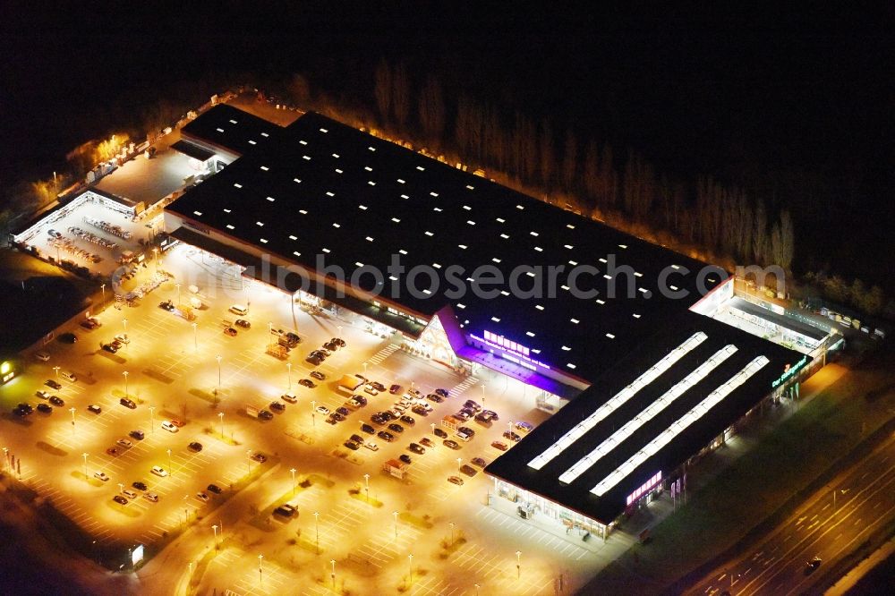 Rostock at night from above - Night view building of the construction market BAUHAUS Rostock-Schutow in the district Evershagen in Rostock in the state Mecklenburg - Western Pomerania