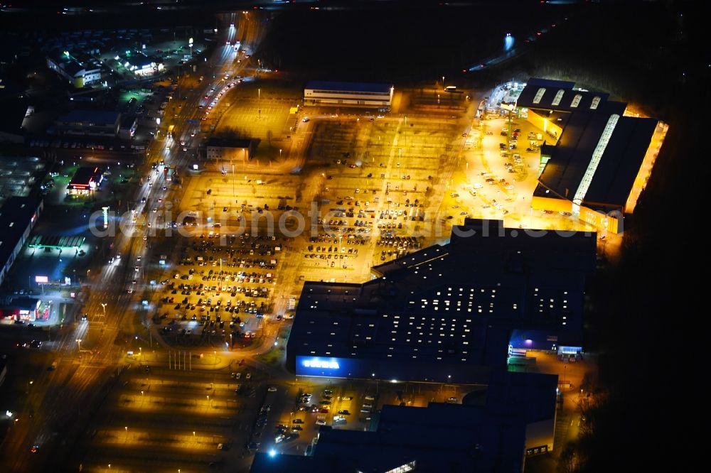 Braunschweig at night from above - Night lighting Building of the construction market Globus Baumarkt Braunschweig on Hansestrasse in the district Veltenhof-Ruehme in Braunschweig in the state Lower Saxony, Germany