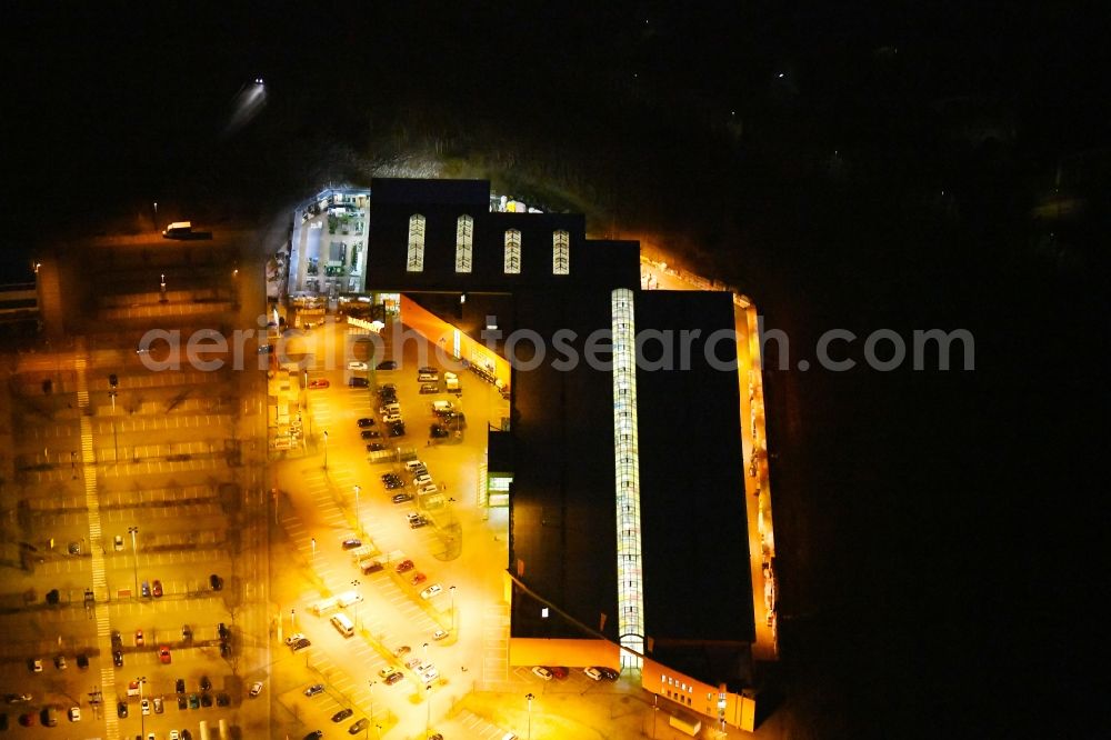 Aerial photograph at night Braunschweig - Night lighting Building of the construction market Globus Baumarkt Braunschweig on Hansestrasse in the district Veltenhof-Ruehme in Braunschweig in the state Lower Saxony, Germany