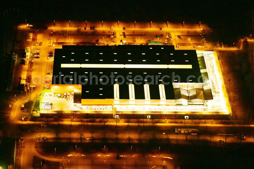 Aerial image at night Dresden - Night lighting building of the construction market Globus Baumarkt Dresden on Raehnitzer Allee in the district Hellerau in Dresden in the state Saxony, Germany