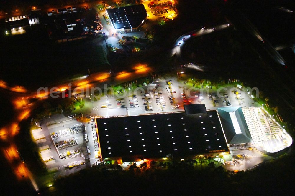 Aerial photograph at night Ludwigsfelde - Night lighting Building of the construction market of Hornbach Ludwigsfelde on Parkallee in the district Genshagen in Ludwigsfelde in the state Brandenburg, Germany