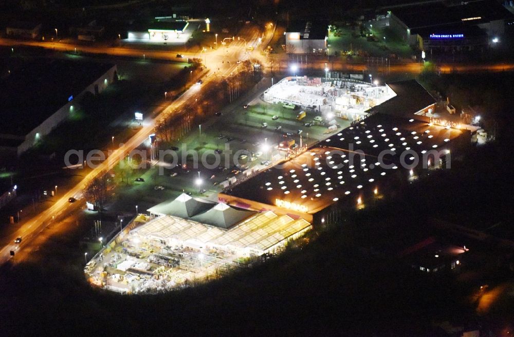 Aerial photograph at night Magdeburg - Night lighting Building of the construction market of Hornbach on Silberbergweg in the district Grosser Silberberg in Magdeburg in the state Saxony-Anhalt