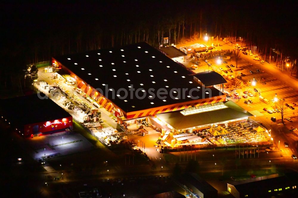 Velten at night from above - Night lighting building of the construction market HORNBACH Velten on Parkallee in Velten in the state Brandenburg, Germany