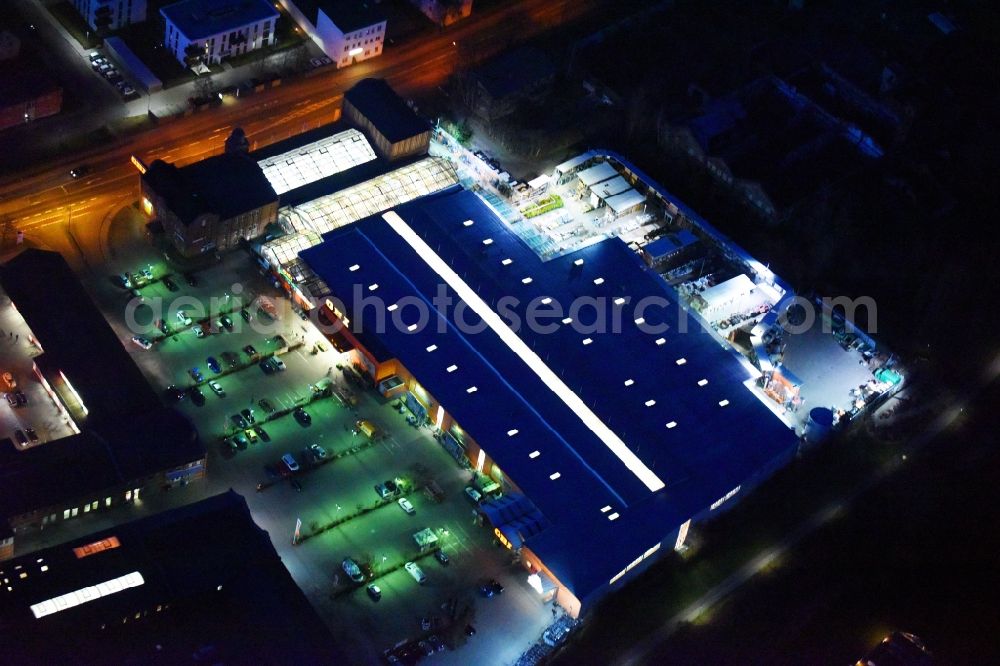 Aerial photograph at night Lutherstadt Wittenberg - Night lighting Building of the construction market of OBI Markt Wittenberg on Dessauer Strasse in Lutherstadt Wittenberg in the state Saxony-Anhalt