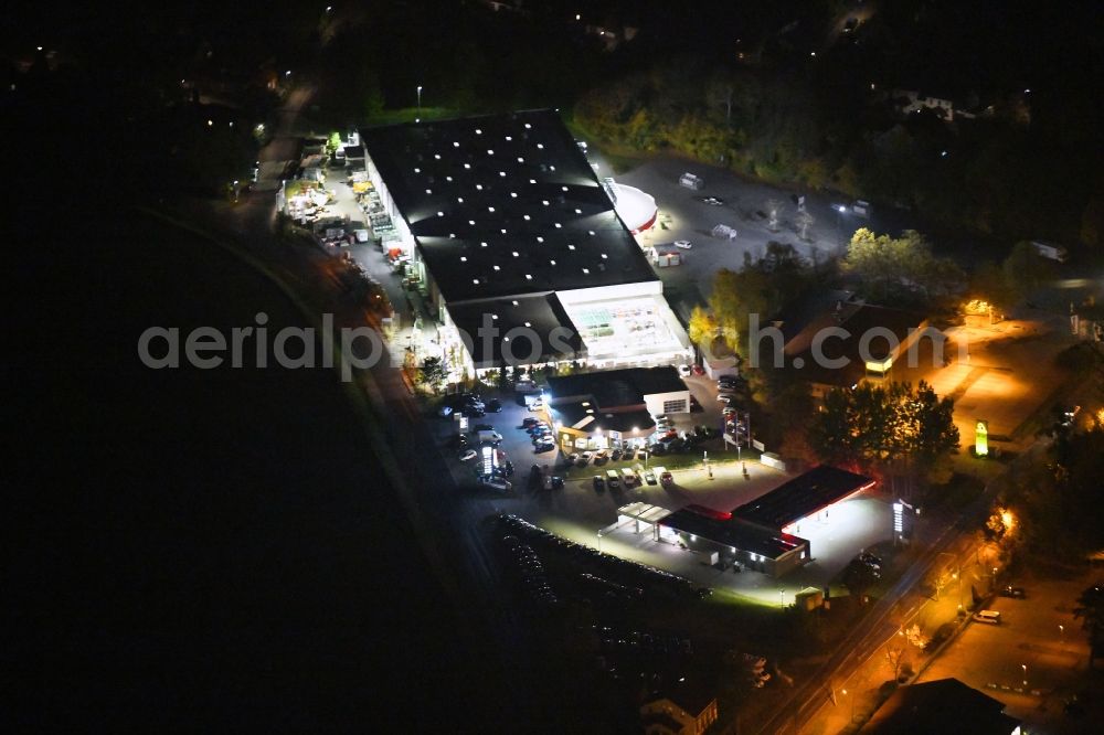 Aerial image at night Bernau - Night lighting Building of the construction market on Schwanebecker Chaussee in Bernau in the state Brandenburg, Germany