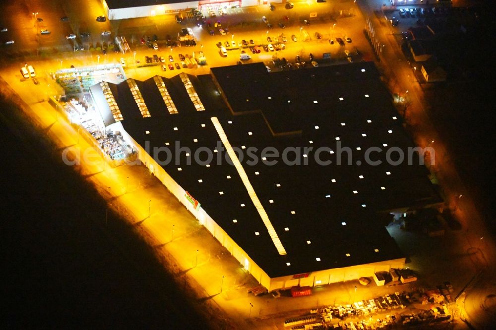 Aerial image at night Fürstenwalde/Spree - Night lighting Building of the construction market toom on Alte Langewahler Chaussee in Fuerstenwalde/Spree in the state Brandenburg, Germany