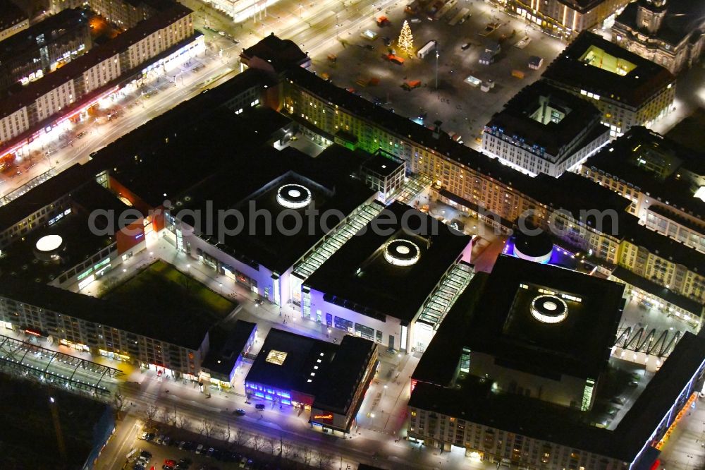 Dresden at night from the bird perspective: Night lighting Building of the shopping center Altmarkt Galerie der ECE Projektmanagement GmbH in Dresden in the state Saxony