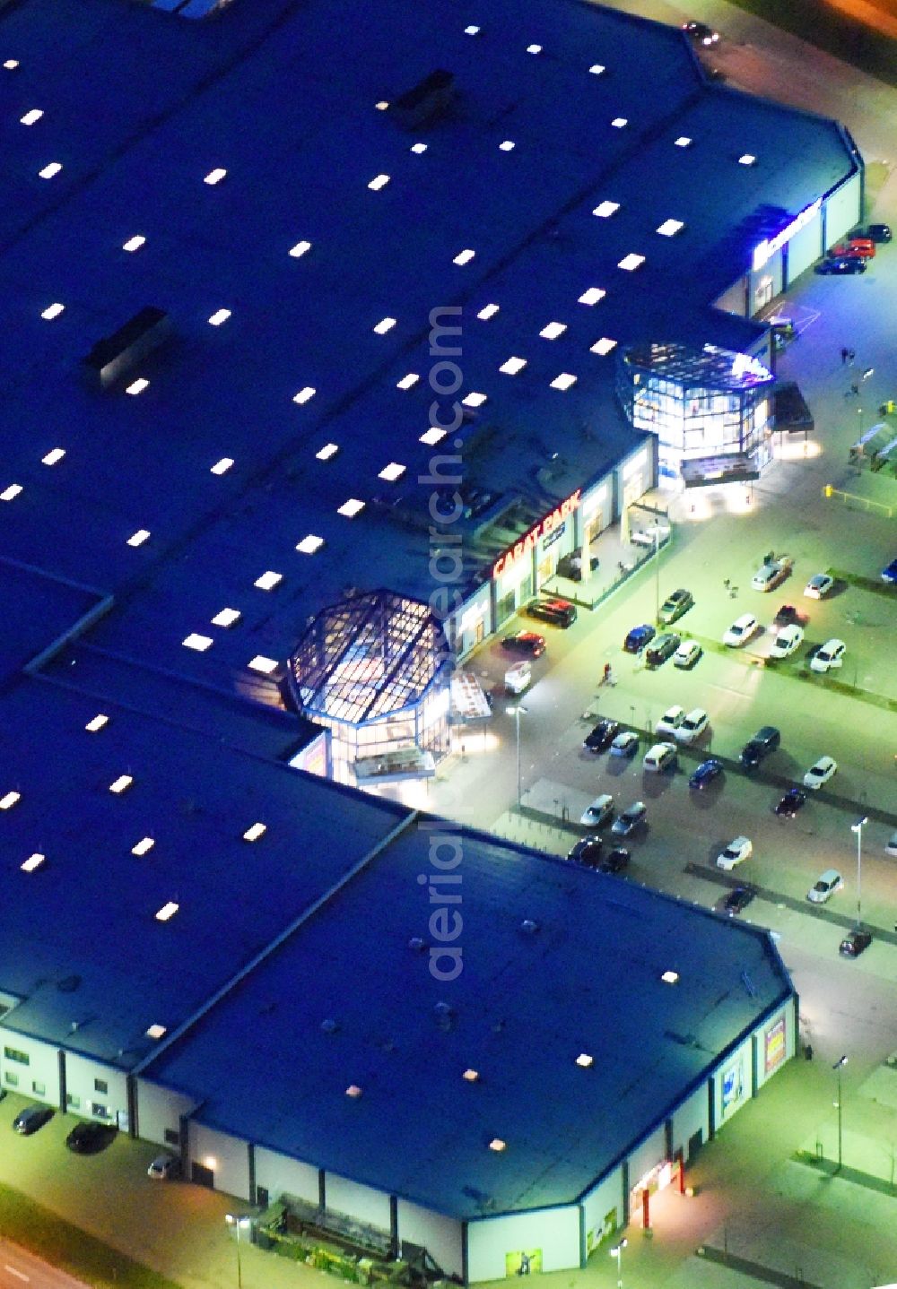 Aerial image at night Lutherstadt Wittenberg - Night lighting Building of the shopping center Carat-Park in Lutherstadt Wittenberg in the state Saxony-Anhalt