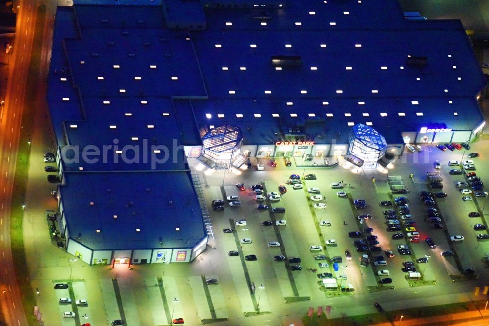 Aerial photograph at night Lutherstadt Wittenberg - Night lighting Building of the shopping center Carat-Park in Lutherstadt Wittenberg in the state Saxony-Anhalt