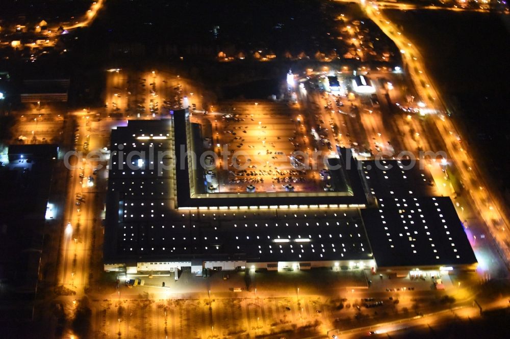 Aerial photograph at night Magdeburg - Night lighting Building of the shopping center Florapark on Olvenstedter Graseweg in Magdeburg in the state Saxony-Anhalt