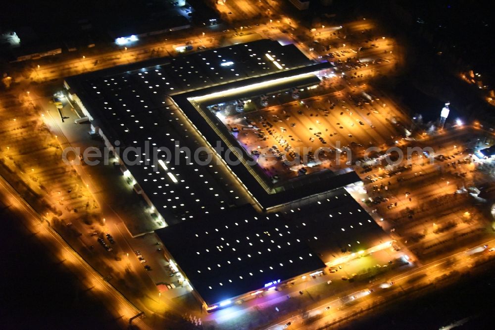 Aerial image at night Magdeburg - Night lighting Building of the shopping center Florapark on Olvenstedter Graseweg in Magdeburg in the state Saxony-Anhalt