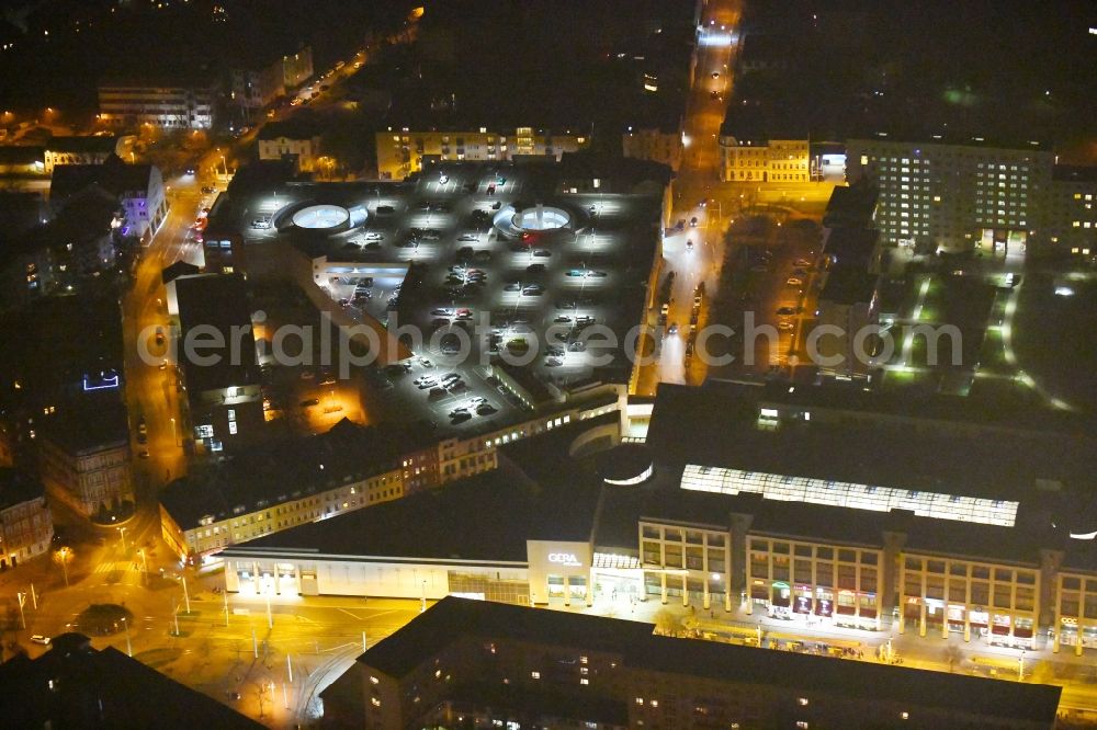 Aerial photograph at night Gera - Night lighting Building of the shopping center Gera Arcaden on Heinrichstrasse in Gera in the state Thuringia, Germany