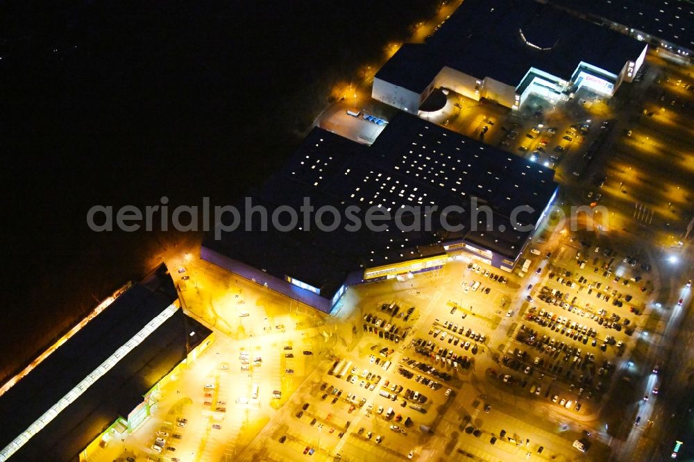 Aerial photograph at night Braunschweig - Night lighting Building of the store - furniture market IKEA Deutschland GmbH & Co. KG in Braunschweig in the state Lower Saxony