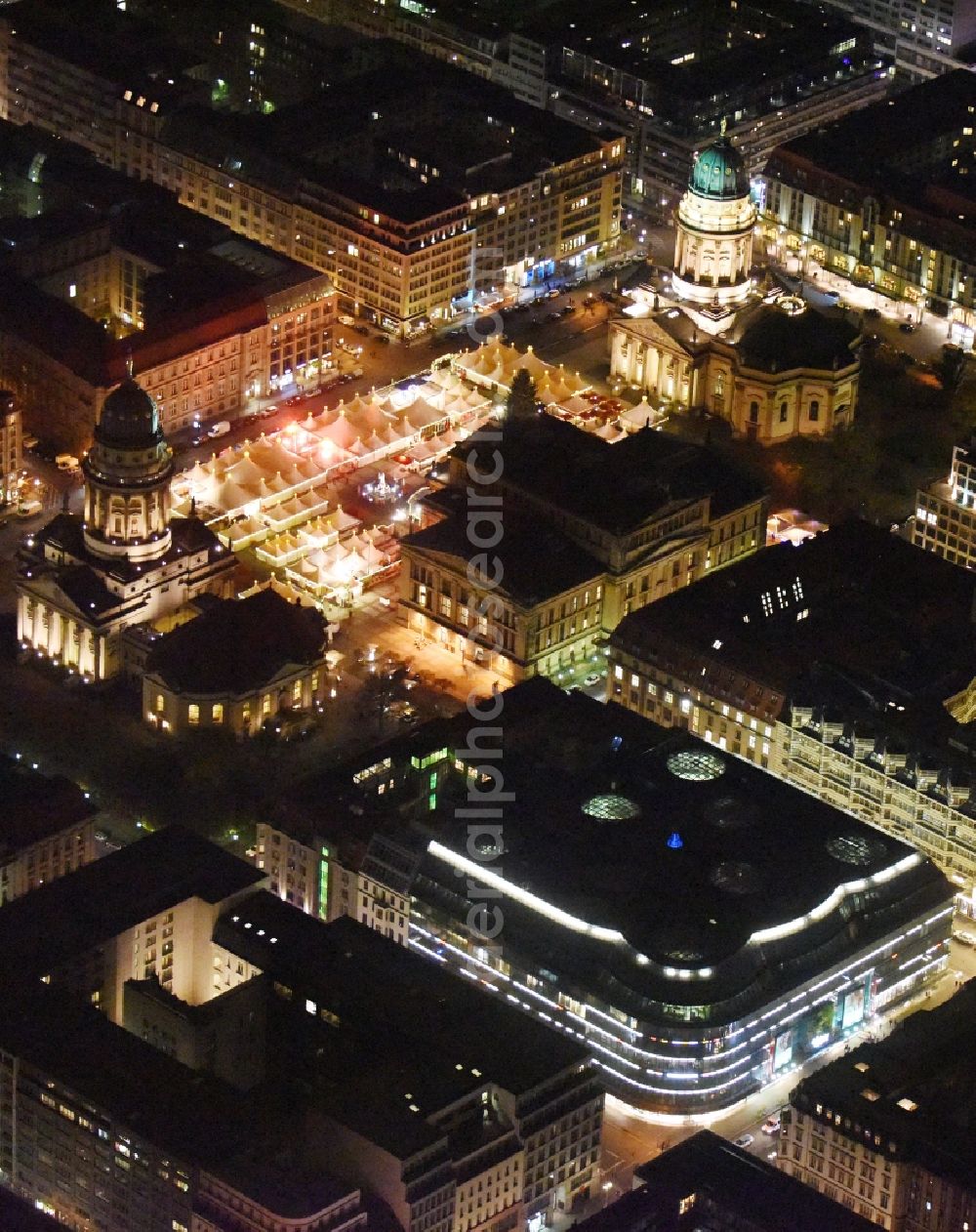 Aerial photograph at night Berlin - Night view building of the shopping center Kaufhaus Galeries Lafayette in Berlin